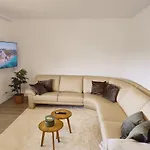 Henno's-apartments 105qm 8p, 4 Zimmer, Balkon شقة