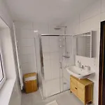 Henno's-apartments 105qm 8p, 4 Zimmer, Balkon شقة