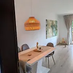 Henno's-apartments 105qm 8p, 4 Zimmer, Balkon شقة *