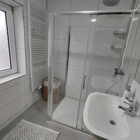 Henno's-apartments 105qm 8p, 4 Zimmer, Balkon Lägenhet Bielefeld