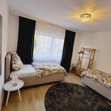 Henno's-apartments 105qm 8p, 4 Zimmer, Balkon