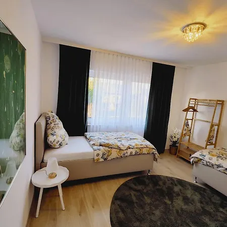 Henno's-apartments 105qm 8p, 4 Zimmer, Balkon Lägenhet