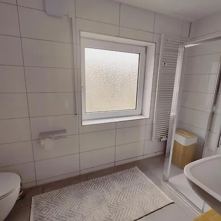 Henno's-apartments 105qm 8p, 4 Zimmer, Balkon Lägenhet