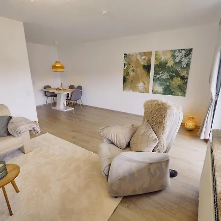 Henno's-apartments 105qm 8p, 4 Zimmer, Balkon Lägenhet