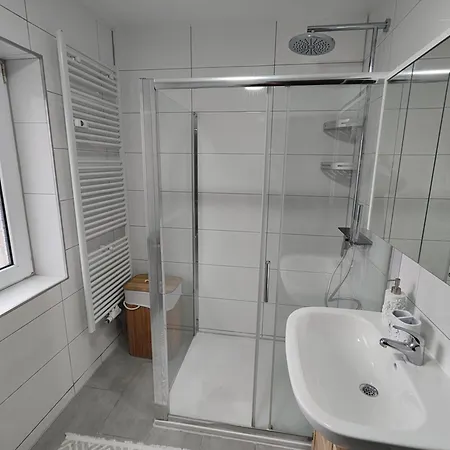 Henno's 105qm 8p, 4 Zimmer, Balkon Apartment