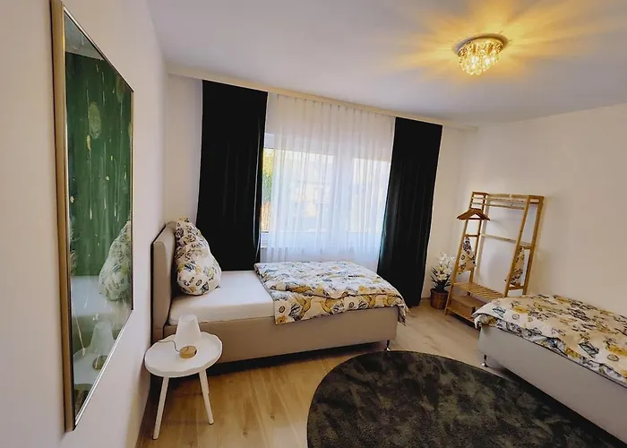 Henno's-apartments 105qm 8p, 4 Zimmer, Balkon アパート