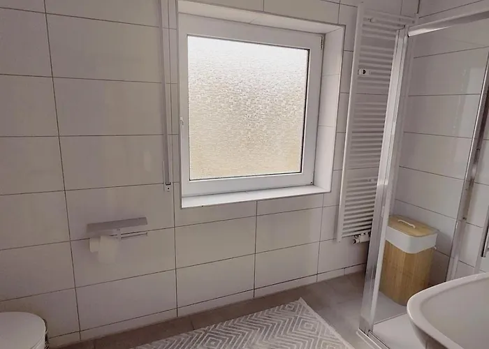 Henno's-apartments 105qm 8p, 4 Zimmer, Balkon Apartamento