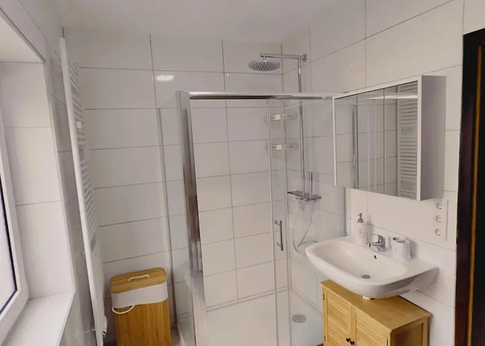 Henno's-apartments 105qm 8p, 4 Zimmer, Balkon アパート