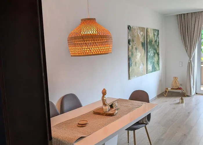 Henno's-apartments 105qm 8p, 4 Zimmer, Balkon アパート *