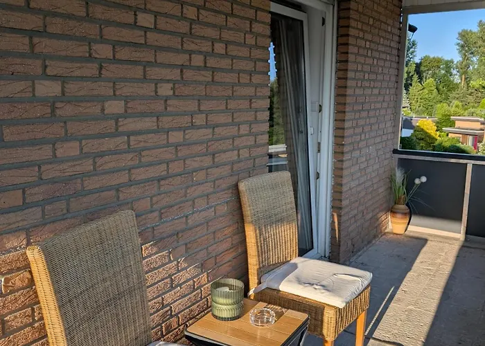 Henno's-apartments 105qm 8p, 4 Zimmer, Balkon アパート